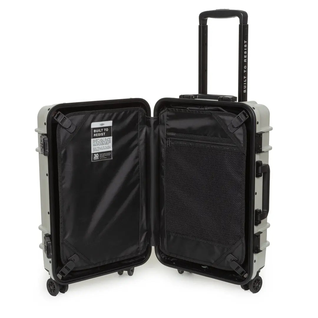 Eastpak Resist'r Case Kabinväska 55cm - Brushed Black