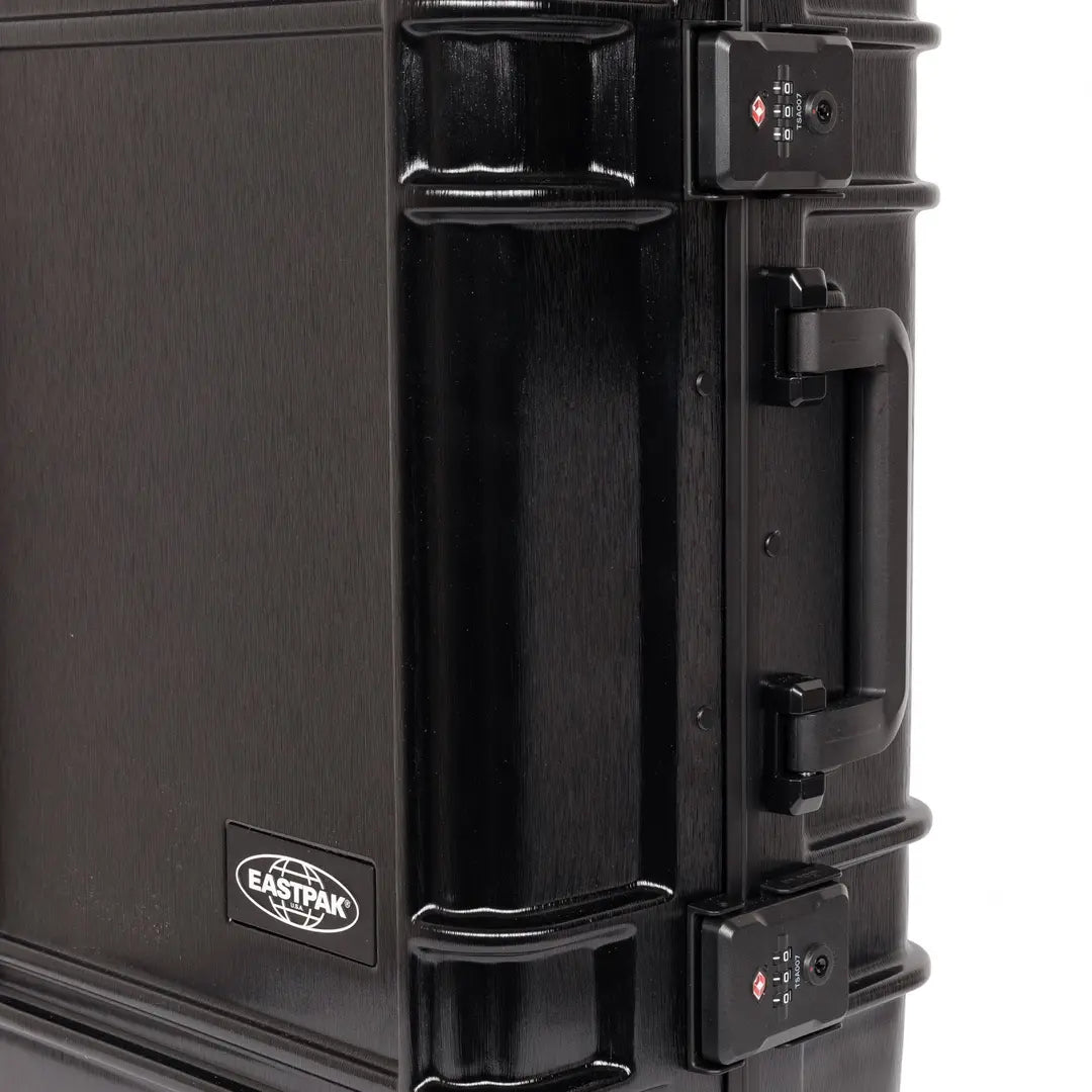 Eastpak Resist'r Case Kabinväska 55cm - Brushed Black