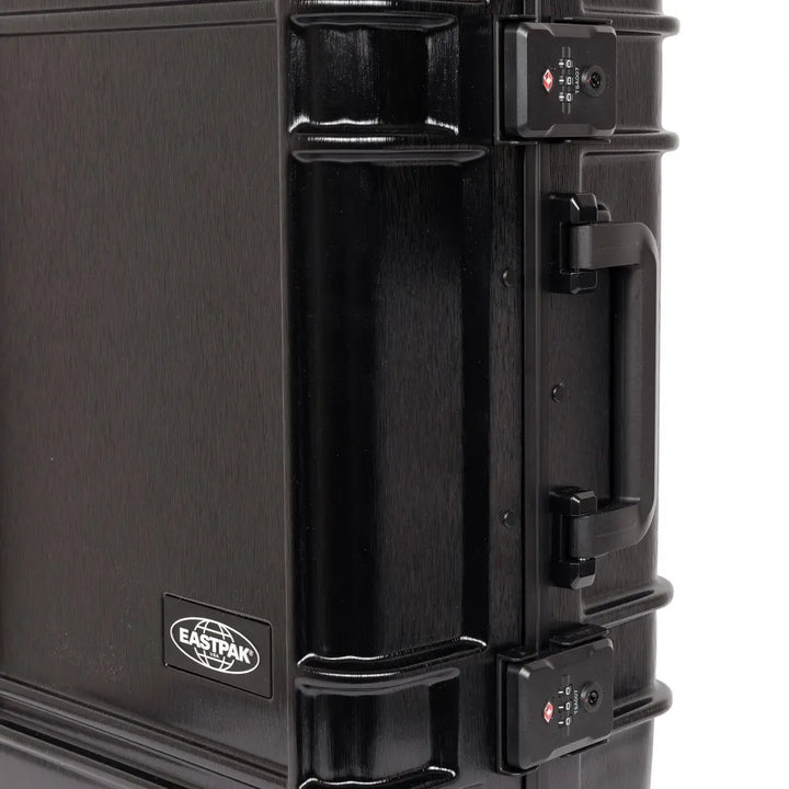 Eastpak Resist'r Case Kabinväska 55cm - Brushed Black
