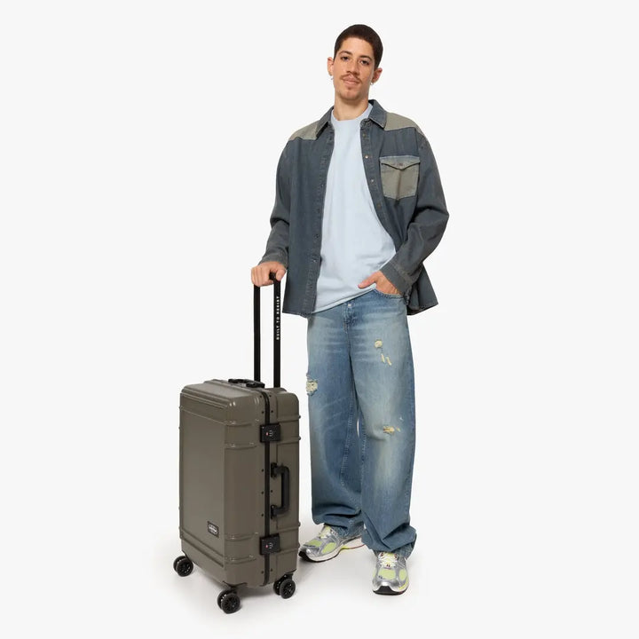 Eastpak Resist'r Case Kabinväska 55cm - Brushed Black