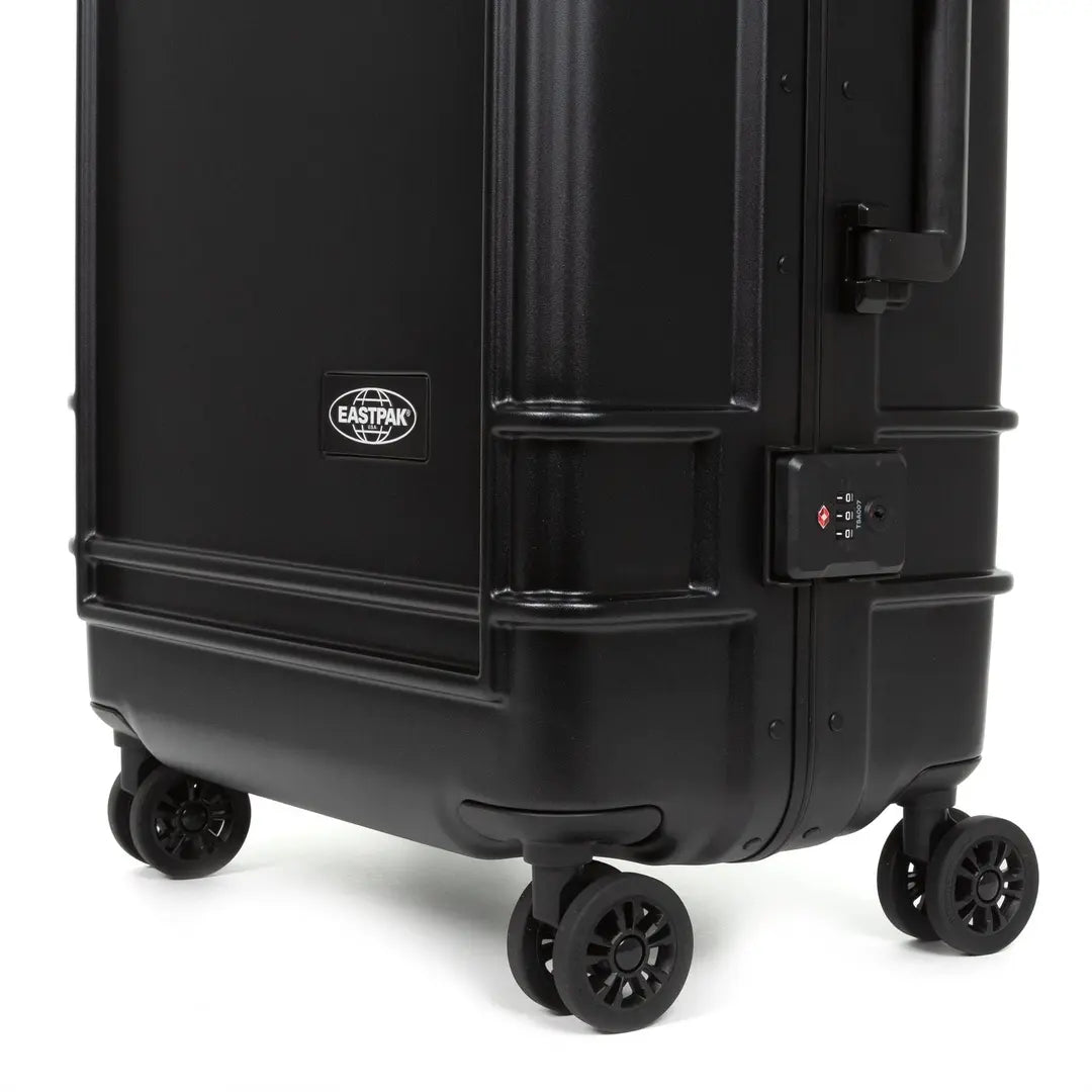 Eastpak Resist'r Case Kabinväska 55cm - Brushed Black