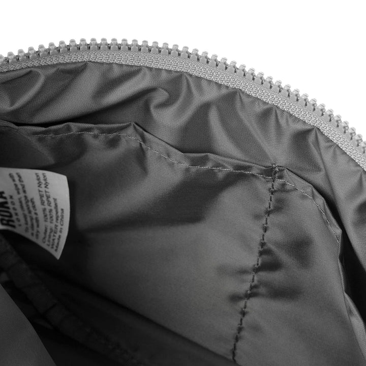 Roka London Farringdon Crossbodyväska - Ice
