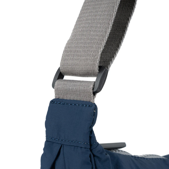 Roka London Farringdon Crossbodyväska - Ice