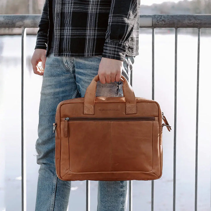The Chesterfield Brand Calvi Datorväska 15.6" - Mörkbrun