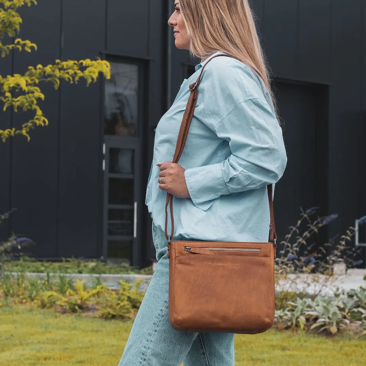 The Chesterfield Brand Mumbai Axelremsväska - Cognac